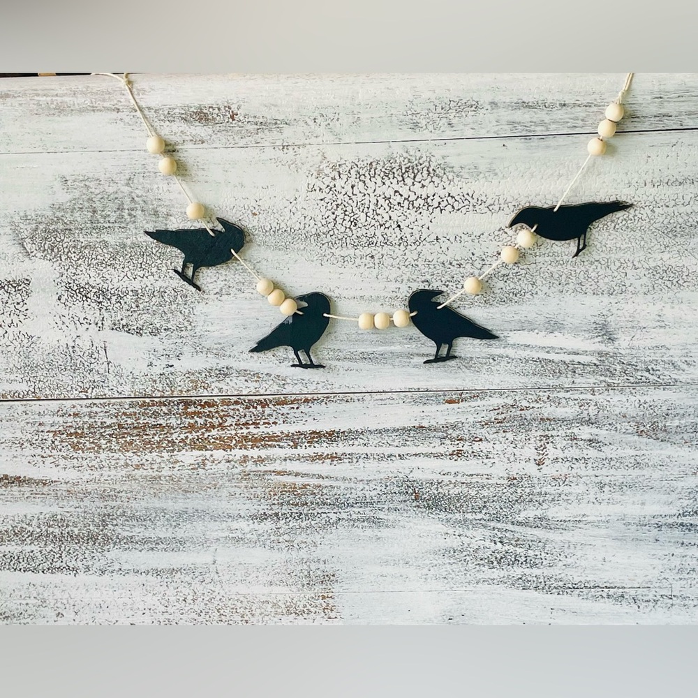 *Wooden Beaded Crow Mini Garland - Picture 12 of 12
